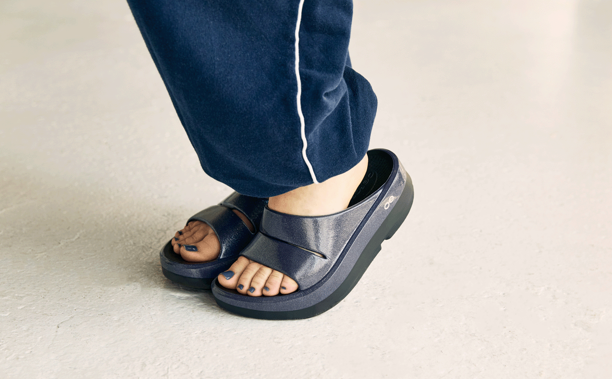 Women's OOmega OOahh Stacked Sandal - Amethyst Sparkle - Image 5